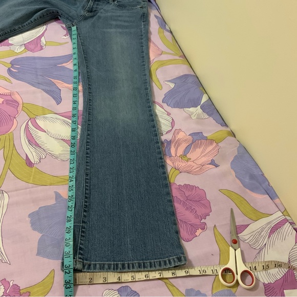 Like New Mossimo Stretch Light Wash Blue Jeans - Picture 10 of 11